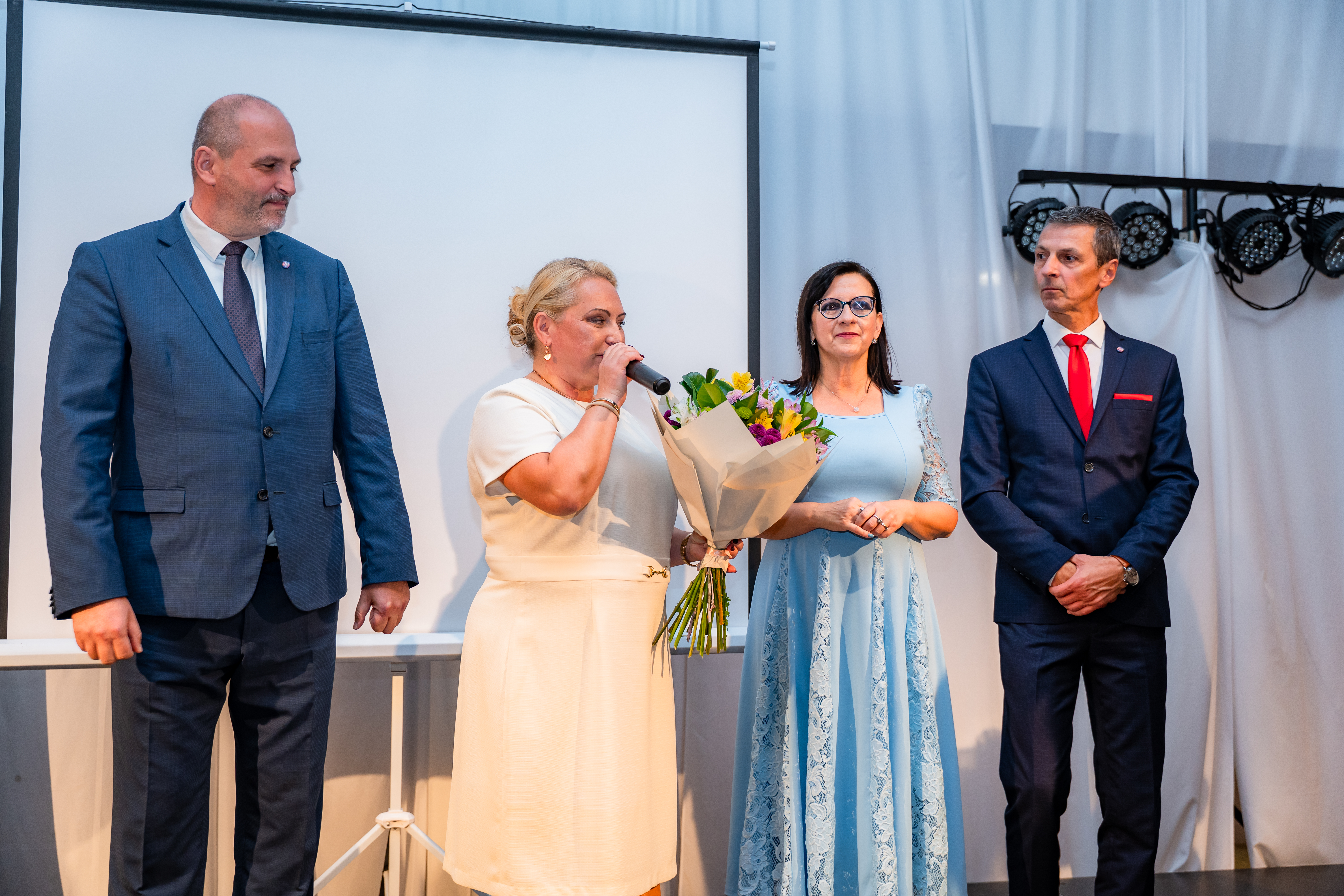 Slavnostne podujatie pri prilezitosti ocenenia jubilantov a manzelskych parov -28